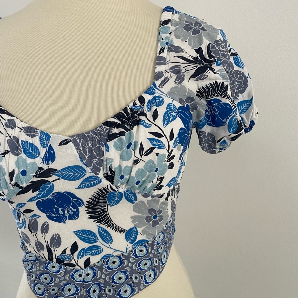 Japna Floral Blouse in Blue and White Size XS - Picture 2 of 9